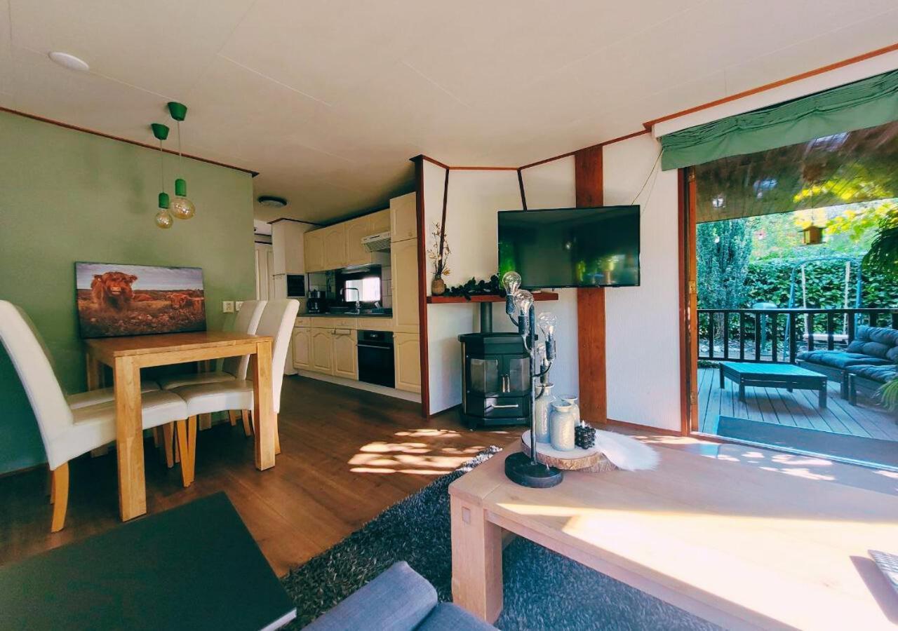 "De Jungle" Chalet Met Veranda Op Ijsselheide Hattemerbroek Veluwe المظهر الخارجي الصورة